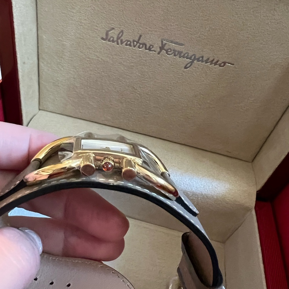 Salvatore Ferragamo Gold Buckle sapphire Leather watch - Picture 7 of 15